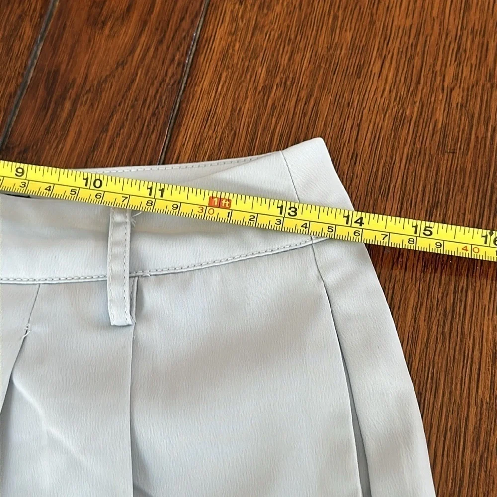 Women’s forever 21 light blue pleated shorts size S